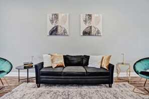 TV - Modern 2BR Townhome w/ Ensuite Baths | Near Ft Campbell & Downtown (Clarksville)