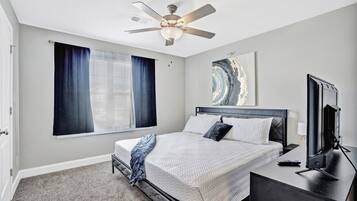 2 bedrooms, desk, iron/ironing board, WiFi