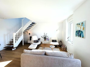 TV - Cozy stone house for 3 people, 5 minutes from the beaches, with Wifi (PLOEMEUR)