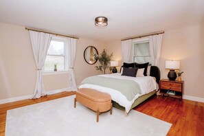 3 bedrooms, iron/ironing board, WiFi, bed sheets - Spacious Hendo Home in the Center of Everything! (Hendersonville)