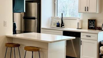 雪櫃、微波爐、焗爐、爐具