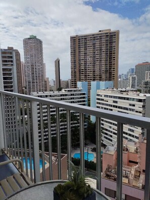 Property grounds - In this cozy condominium located in Waikiki (Honolulu)
