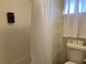 Towels - Cozy, private, pet friendly 2 bed home in Spring (Spring)
