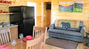 Living area - Yellowstone Chalet Cottage (Hartland Township)