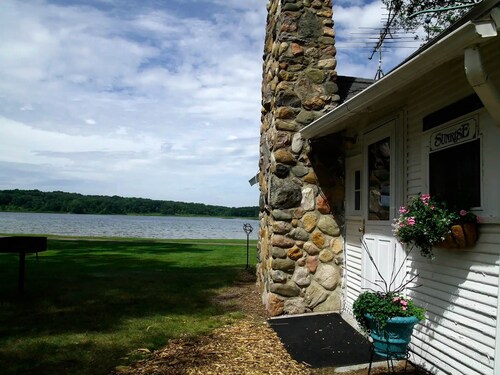 Sunrise Historic Cottage (May-Oct)