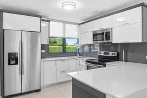 Fridge, microwave - The Best Apartment in Aquatika (Vieques)