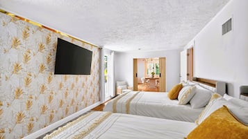 4 bedrooms, desk, iron/ironing board, travel crib