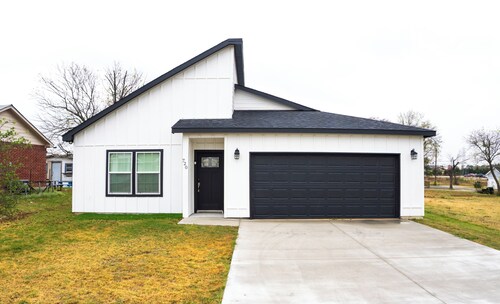 Welcoming 3-bedroom house with AC in charming Ferris