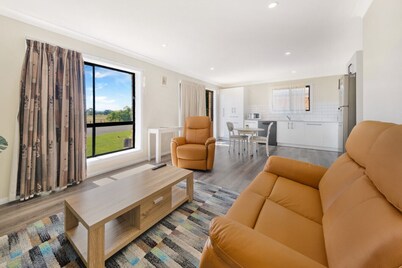 1 Bed Private Peaceful Retreat in South Tamworth