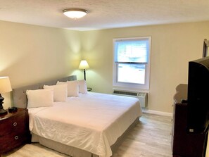 2 bedrooms, iron/ironing board, WiFi, bed sheets - Two Bedroom Suite w/ Full Kitchen & Living Area - Family & Long-Term Stay (Buckhannon)