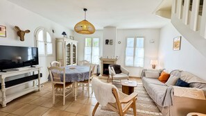 TV - Charming, quiet house in residence near the port (SAINT MARTIN DE RE)