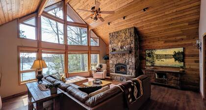 Timber Lodge Retreat on Private Road Lake