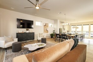 TV, books - Bachelorette Dream | 2 Units | 8 Kings + 8 Baths (Nashville)