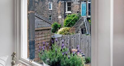 Stylish 2-bed Villa · Garden · Central Edinburgh