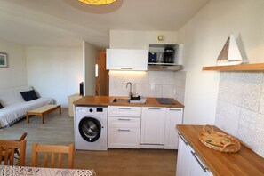 Interior - Bright and cozy 2-room apartment close to the beach and shops, parking (LE GRAU DU ROI)