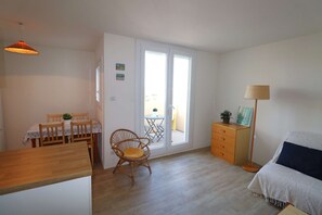 Interior - Bright and cozy 2-room apartment close to the beach and shops, parking (LE GRAU DU ROI)
