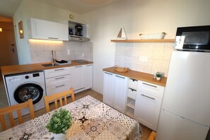 Refrigerador, microondas, lavavajillas y tostadora 