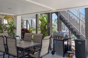 Outdoor dining - Open Water Views |  32' Boat, King Beds, Fish Cleaning Station, Waterfront Escape (Cudjoe Key)