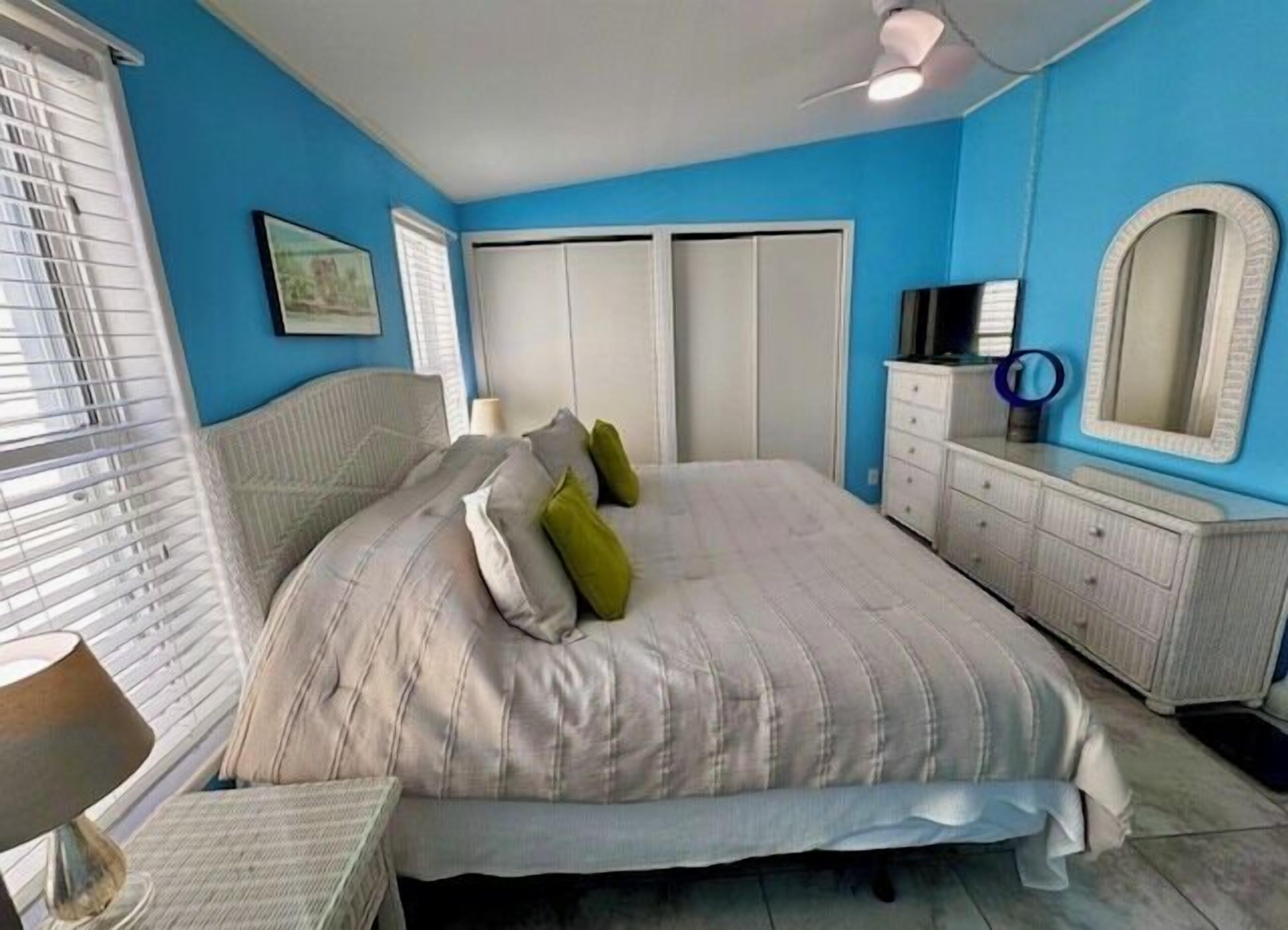 Iron/ironing board, free WiFi, bed sheets