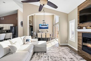 TV connectée, cheminée, baby-foot, table de tennis de table