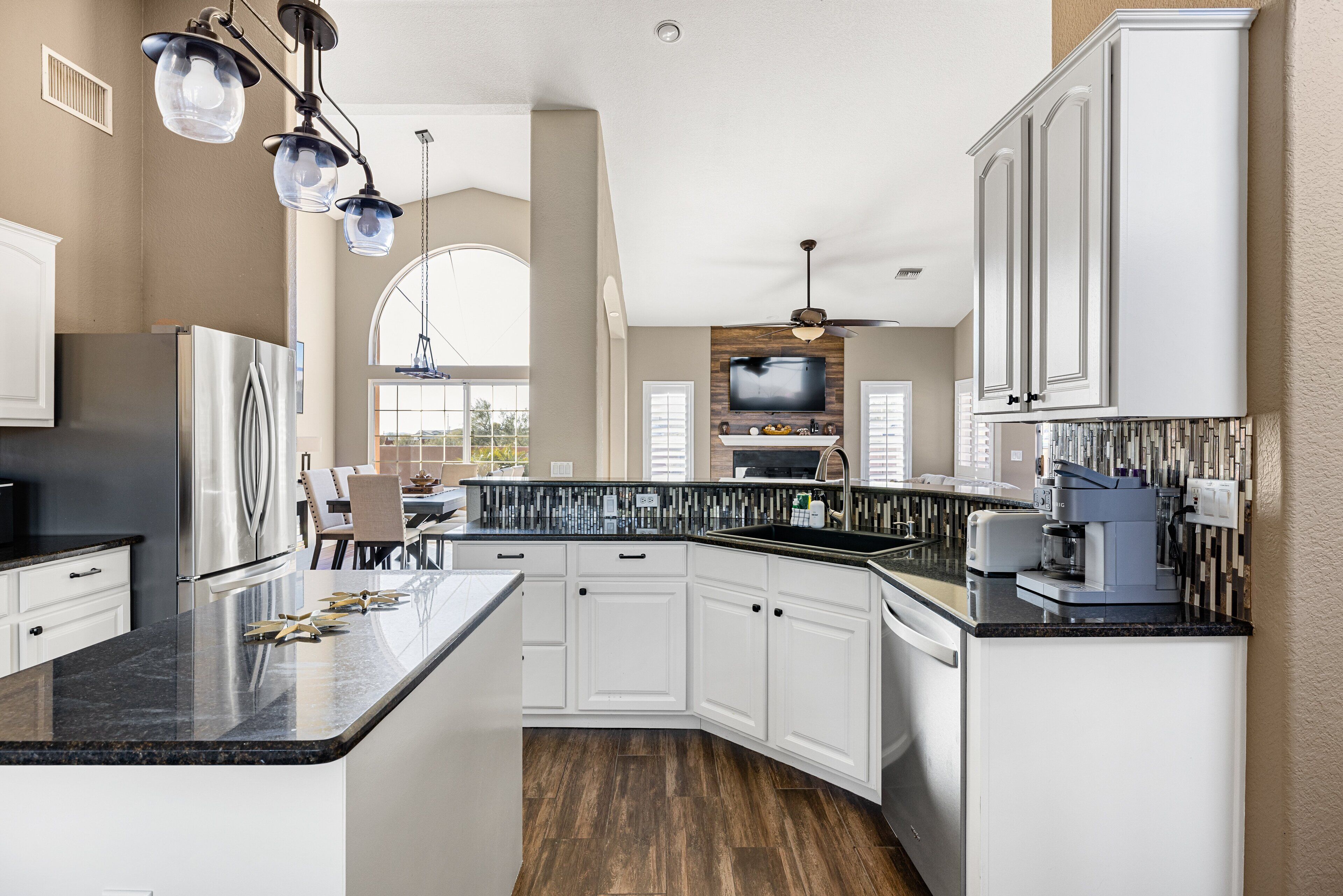 冰箱、微波炉、烤箱、炉灶