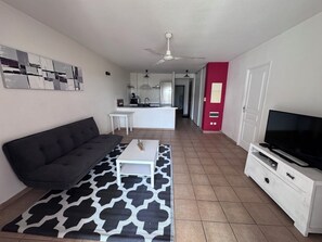 TV - Cosy little nest 2 min from Grand Case airport and 5 min from the beaches (Grand case)