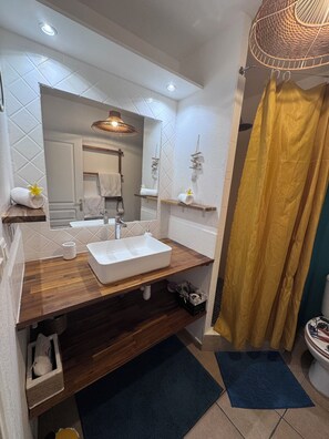 Shower, towels, toilet paper - Cosy little nest 2 min from Grand Case airport and 5 min from the beaches (Grand case)
