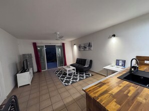 TV - Cosy little nest 2 min from Grand Case airport and 5 min from the beaches (Grand case)