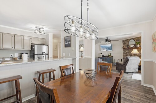 5,000ft Mountain Resort Condo w/ Sauna and Indoor Pool!
