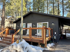 Exterior - Super Cozy, 3BR, Tahoe Cabin, Fireplace, Near Everything (South Lake Tahoe)
