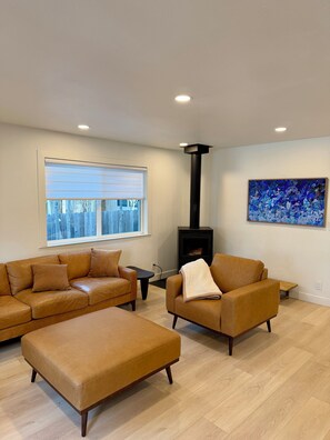 Smart TV, fireplace - Super Cozy, 3BR, Tahoe Cabin, Fireplace, Near Everything (South Lake Tahoe)