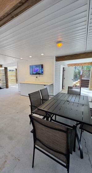 Outdoor dining - Coastal Escape Includes Golf Cart, Bikes and Multiple Covered Outdoor Areas (Dauphin Island)