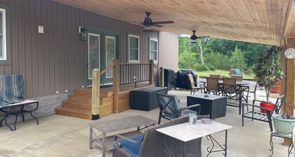 Quiet Escape: 2-bedroom cottage near Lake Barkley in Cadiz KY