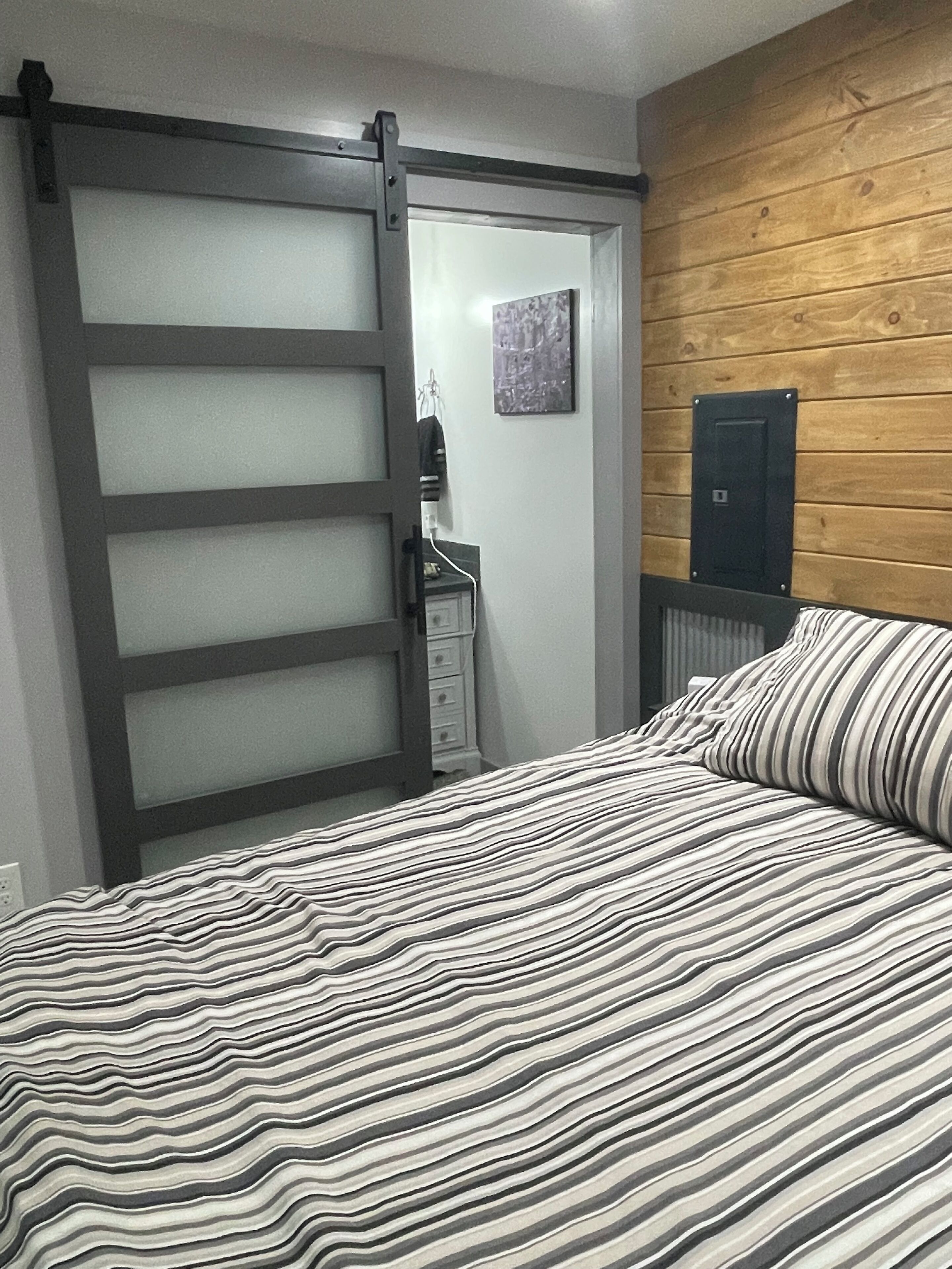 2 多间卧室、免费 WiFi、床单