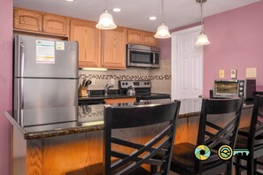 Fridge, microwave, oven, stovetop - On The Slopes (#221) | Ski Bike & Golf (Basye)