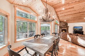 Dining - Kindred Pines at Tahoe Donner by Tahoe Getaways - 3BR with Pool Table & HOA (Truckee)