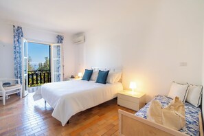 Bügeleisen/Bügelbrett, Reisekinderbett, kostenloses WLAN, Bettwäsche