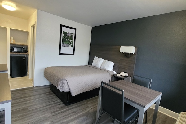 Standard Double Room, 1 Double Bed, Non Smoking | Free WiFi, bed sheets