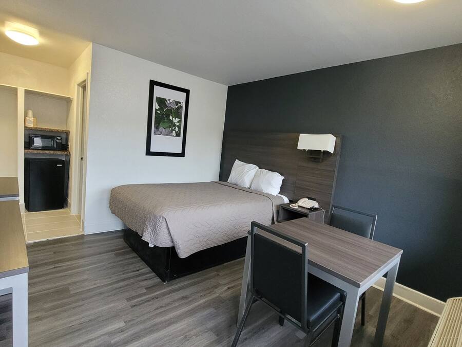 Standard Double Room, 1 Double Bed, Non Smoking | Free WiFi, bed sheets