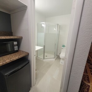 Standard Double Room, 1 Double Bed | Bathroom | Shower, free toiletries, towels, soap - Budget Inn (Durham)