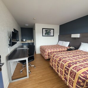 Habitación estándar doble, 2 camas dobles | Wifi gratis y ropa de cama