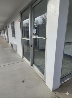 Exterior detail - Budget Inn (Durham)