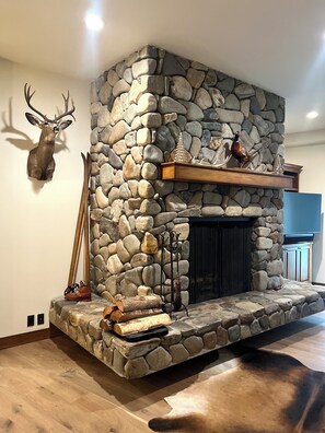 Interior - Mountain Side luxury Condo (Ketchum)