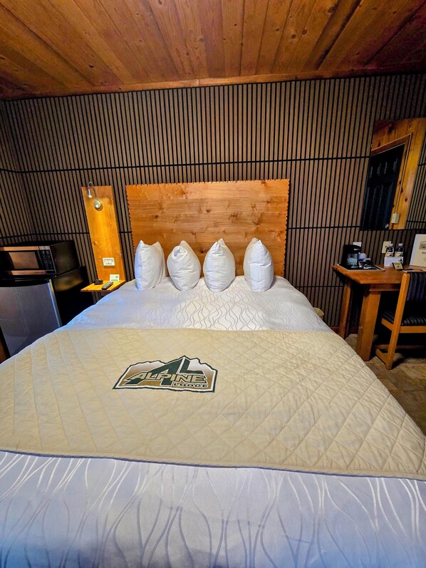 Iron/ironing board, Internet, bed sheets