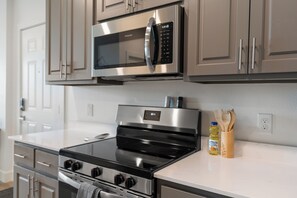 Fridge, microwave, oven, stovetop - Modern City Retreat- Walk to Convention Center (Hot Springs)