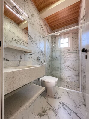 Shower, towels - Bella Serra Gramado Residence (Gramado)