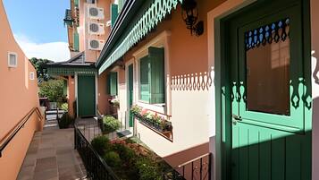 Basic Apartment | Exterior detail