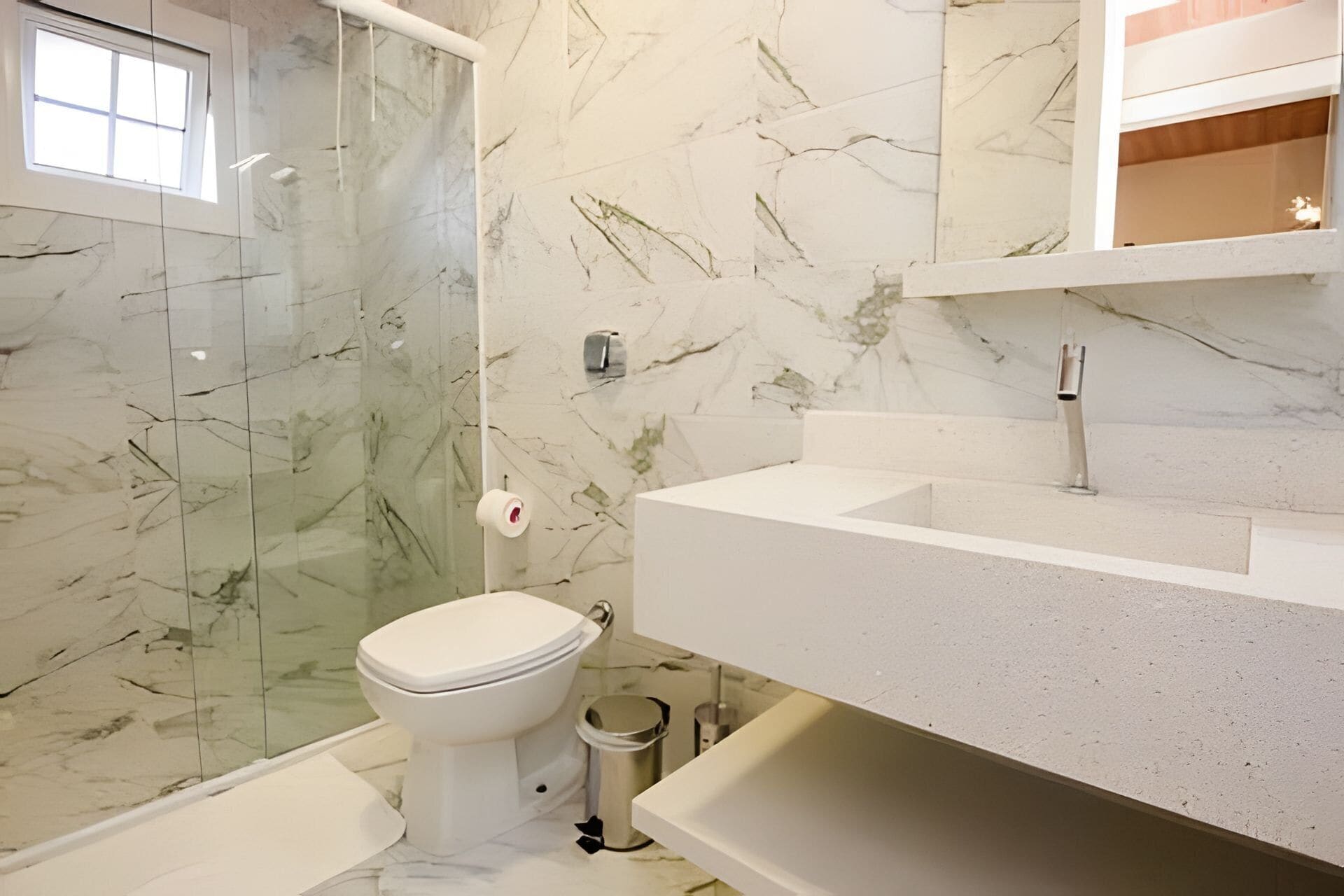 ベーシック アパートメント | バスルーム | シャワー、タオル