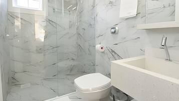 Basic Apartment | Bathroom