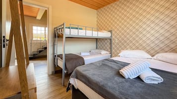 Basic Apartment | WiFi (free), bed sheets